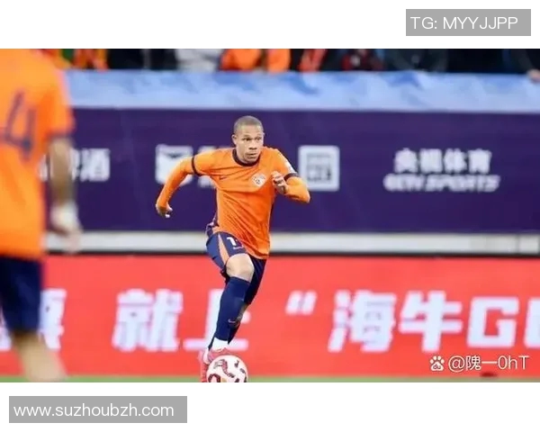 足球明星化身普通路人展现真实生活引发粉丝热议