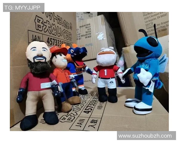 可爱的足球明星毛绒公仔图片展示让你感受球场魅力与温暖陪伴